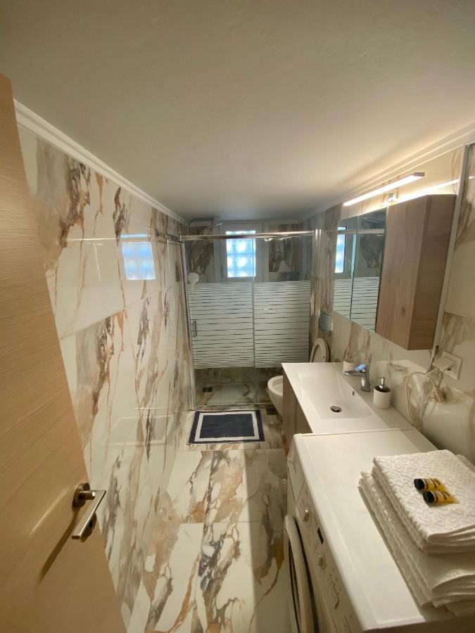 Luxury Suite 10' From The Center 雅典 外观 照片